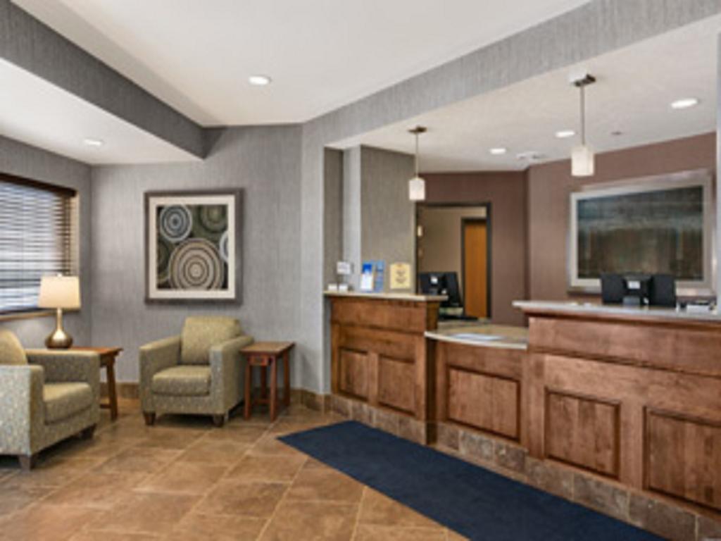 Baymont By Wyndham Hotel Minot